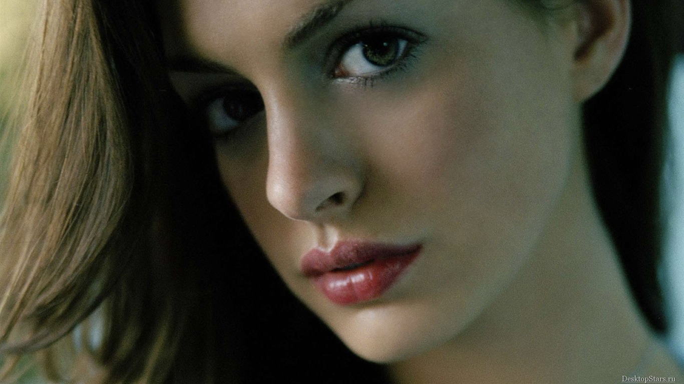 Anne Hathaway beau fond d'écran (2) #10 - 1366x768