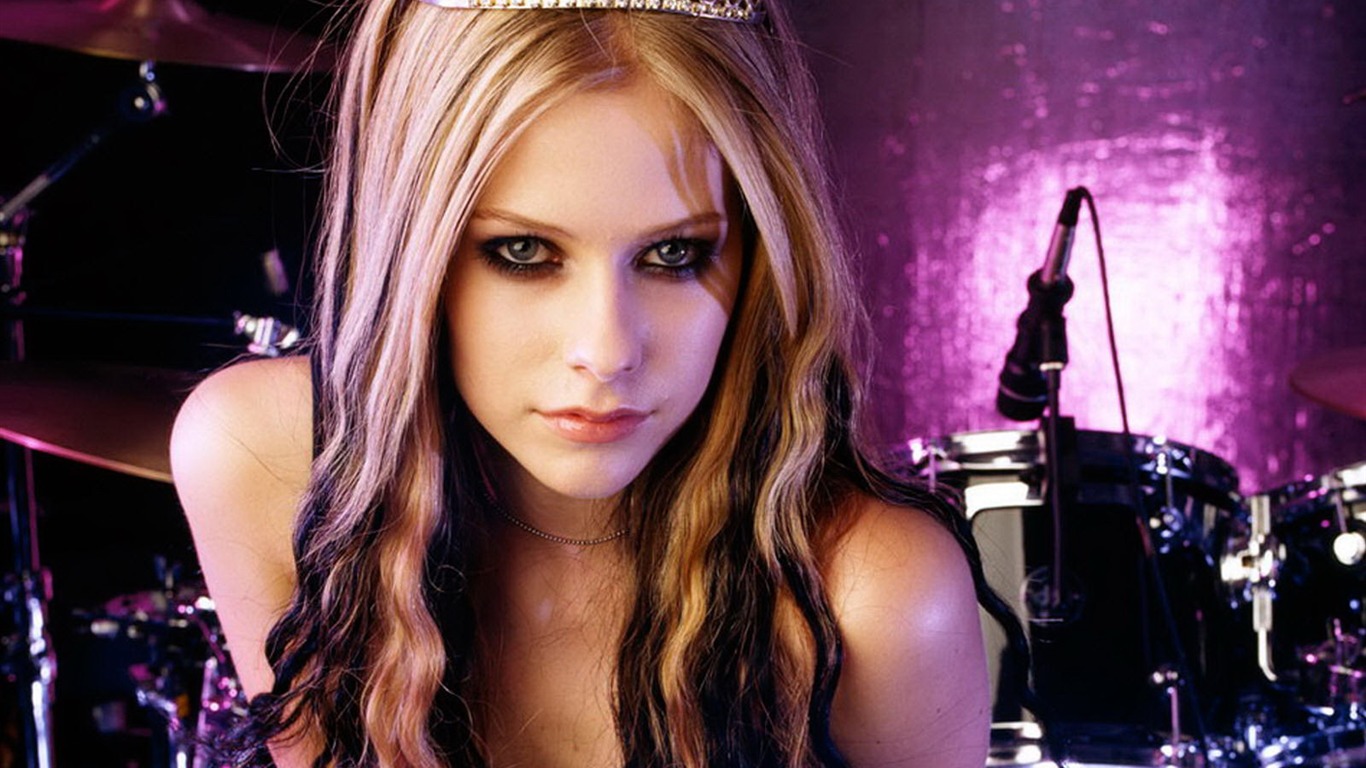 Avril Lavigne 艾薇儿·拉维妮 美女壁纸(三)1 - 1366x768