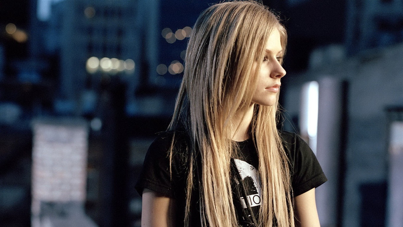 Avril Lavigne 艾薇儿·拉维妮 美女壁纸(三)5 - 1366x768