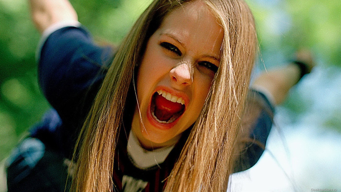 Avril Lavigne 艾薇儿·拉维妮 美女壁纸(三)19 - 1366x768