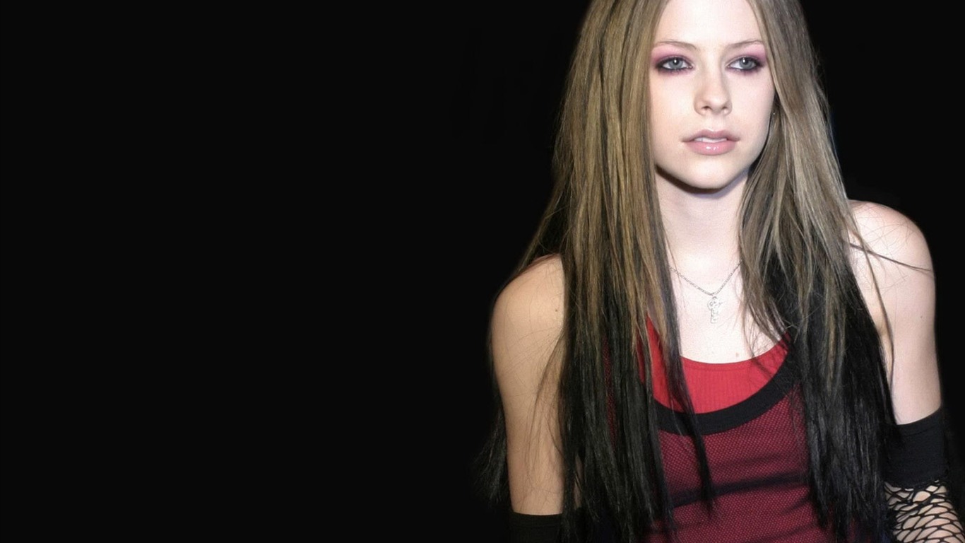 Avril Lavigne 艾薇儿·拉维妮 美女壁纸(三)21 - 1366x768