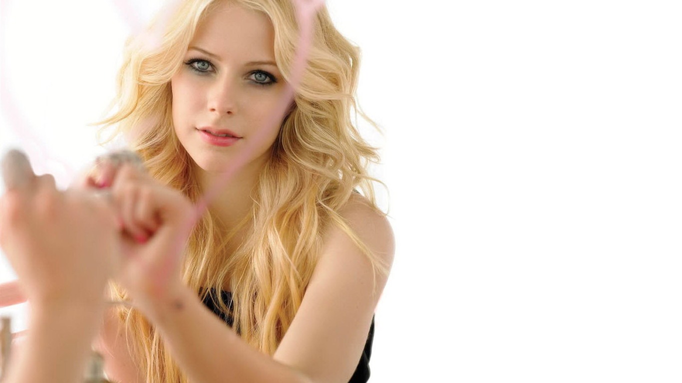 Avril Lavigne beau fond d'écran (3) #39 - 1366x768