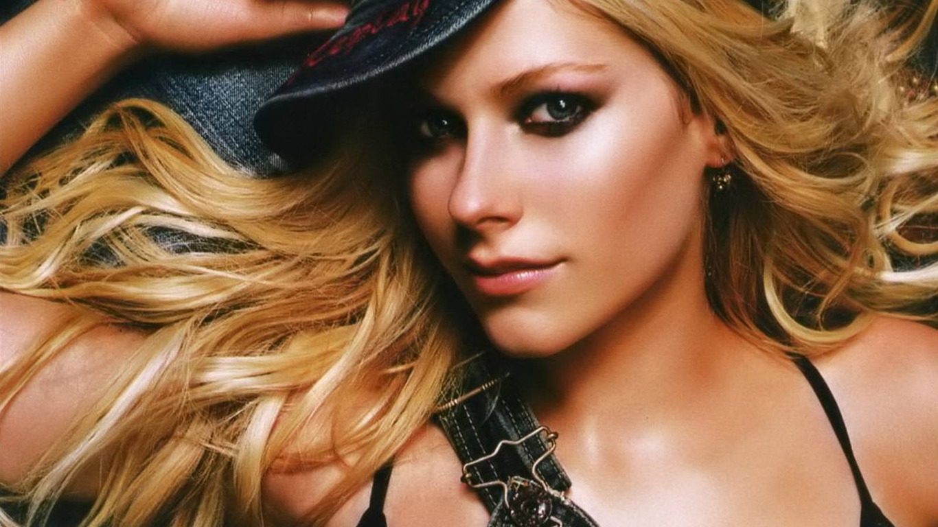 Avril Lavigne beau fond d'écran (3) #47 - 1366x768