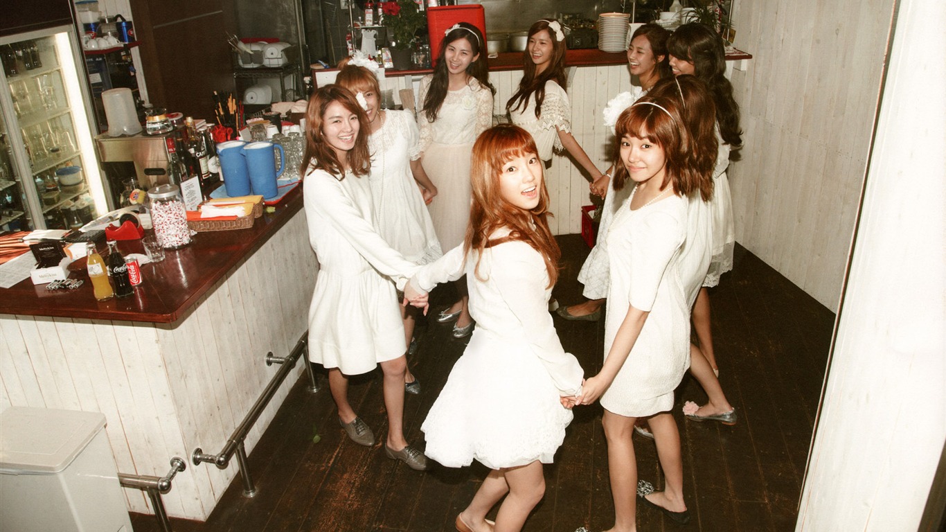 Fond d'écran Generation Girls (6) #11 - 1366x768