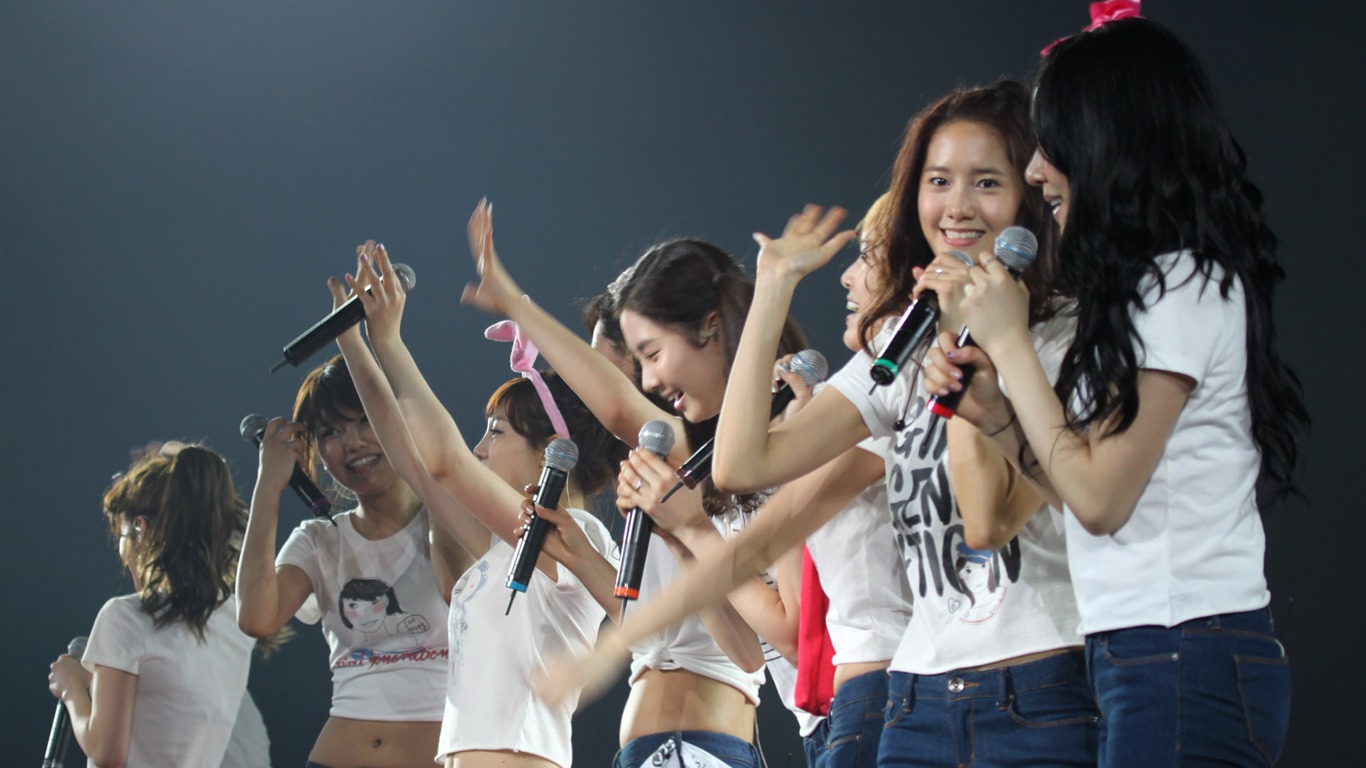 Girls Generation concert wallpaper (2) #18 - 1366x768