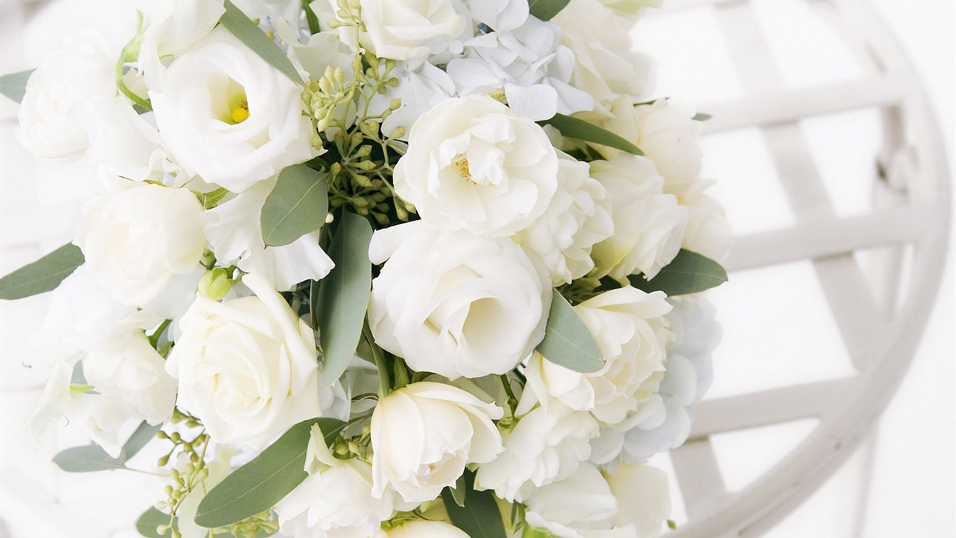Weddings and Flowers wallpaper (1) #19 - 1366x768