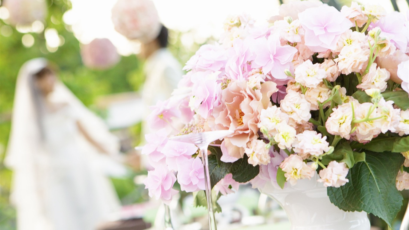 Weddings and Flowers wallpaper (2) #1 - 1366x768