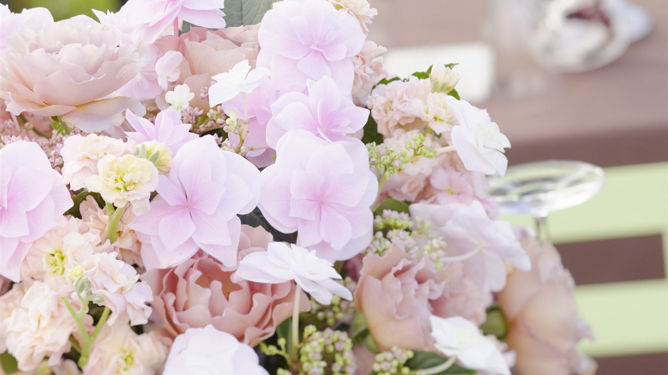 Weddings and Flowers wallpaper (2) #4 - 1366x768