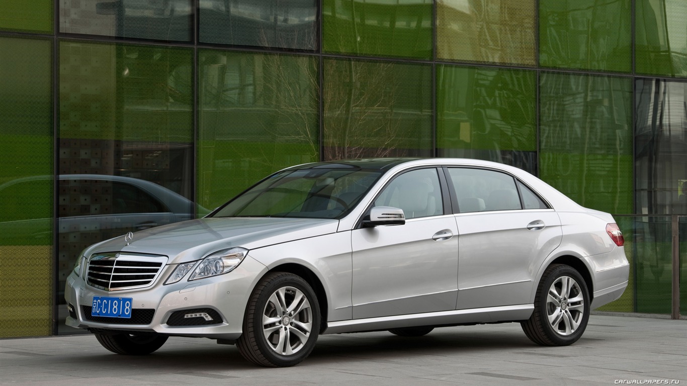 Mercedes-Benz Classe E Long Version - 2010 fonds d'écran HD #4 - 1366x768