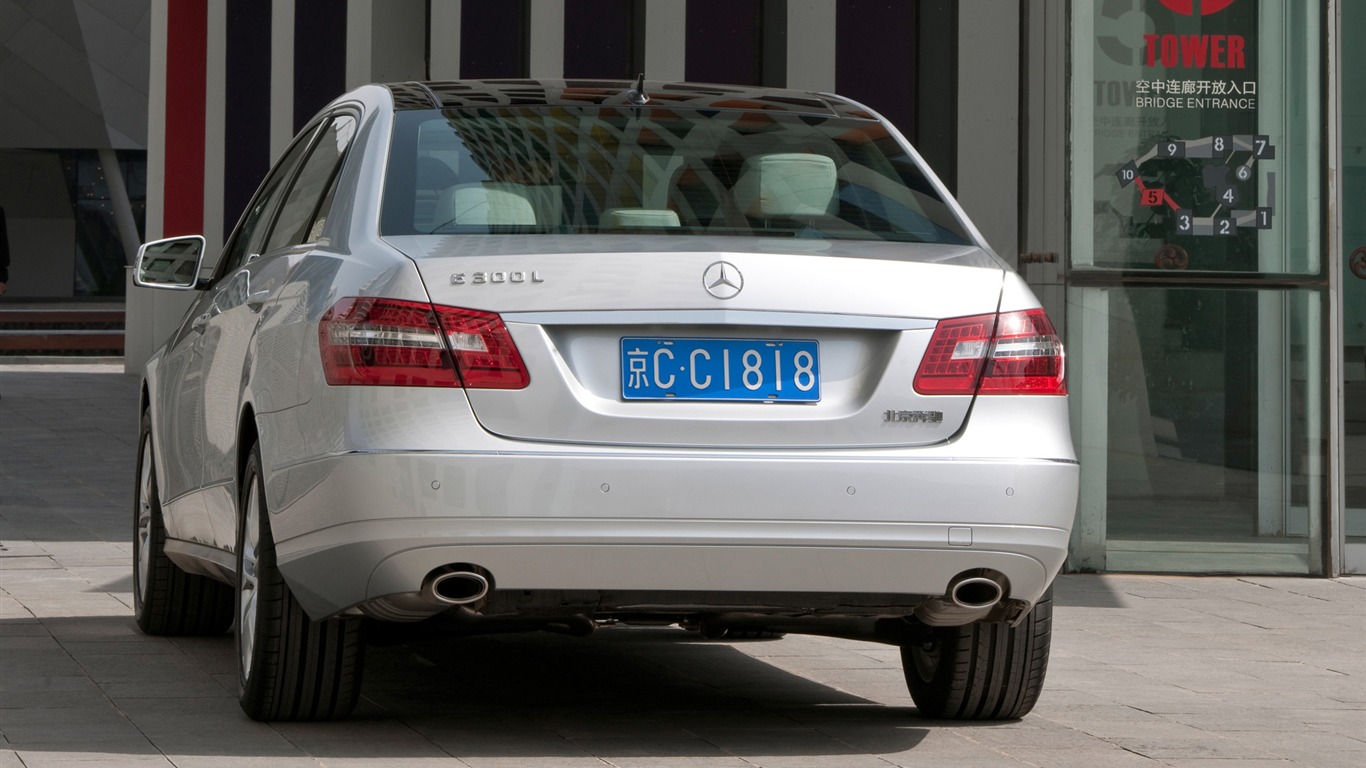 Mercedes-Benz E-Class Long Version - 2010 HD wallpaper #10 - 1366x768