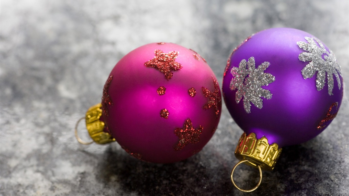 Christmas balls wallpaper (7) #20 - 1366x768