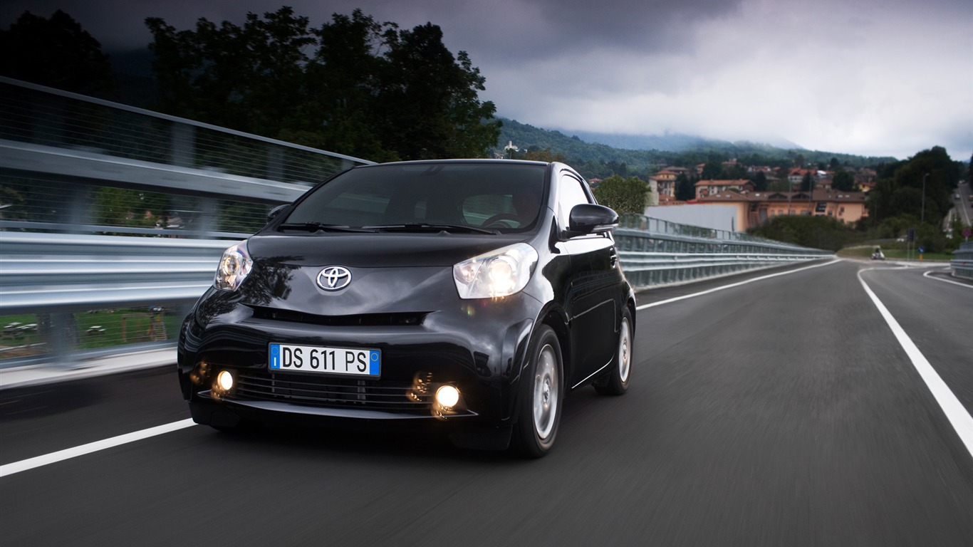 Toyota iQ - 2009 fondos de escritorio de alta definición (1) #16 - 1366x768