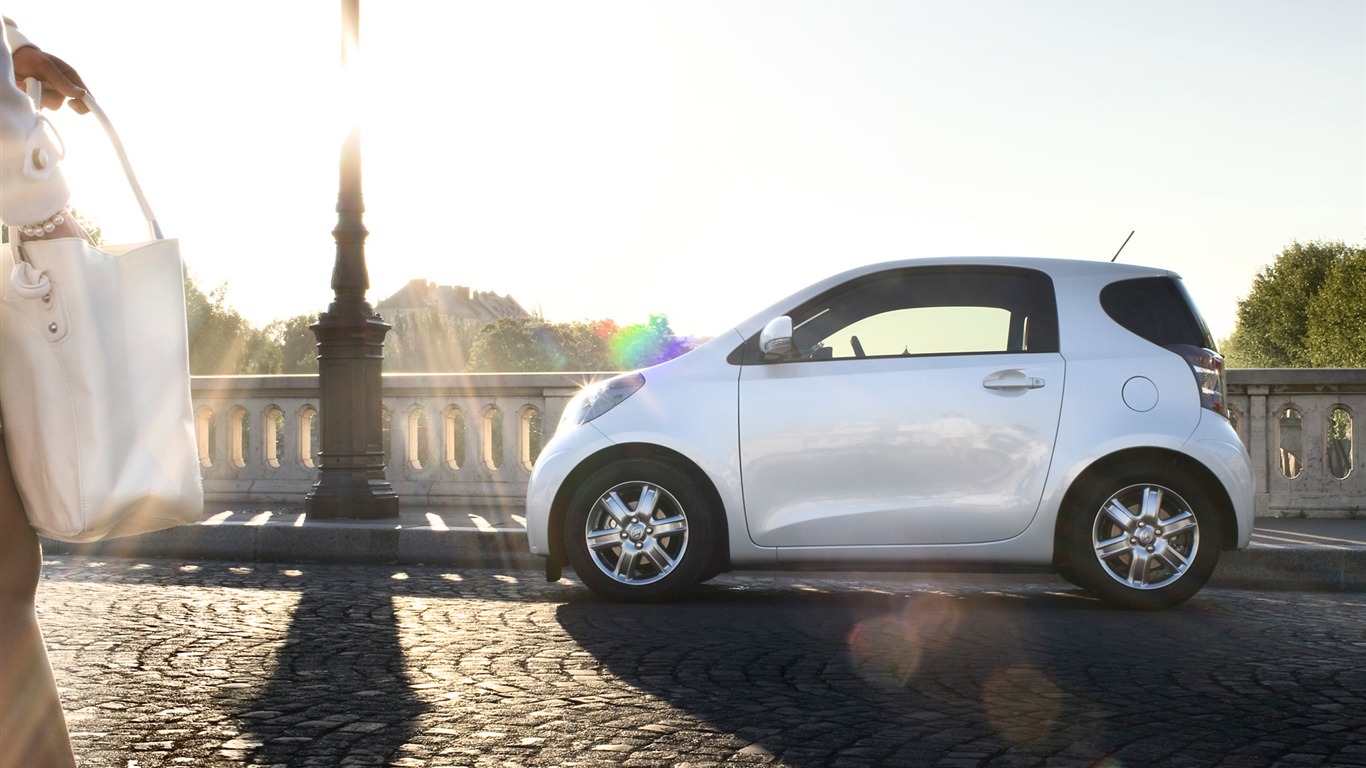 Toyota iQ - 2009 HD wallpaper (2) #16 - 1366x768