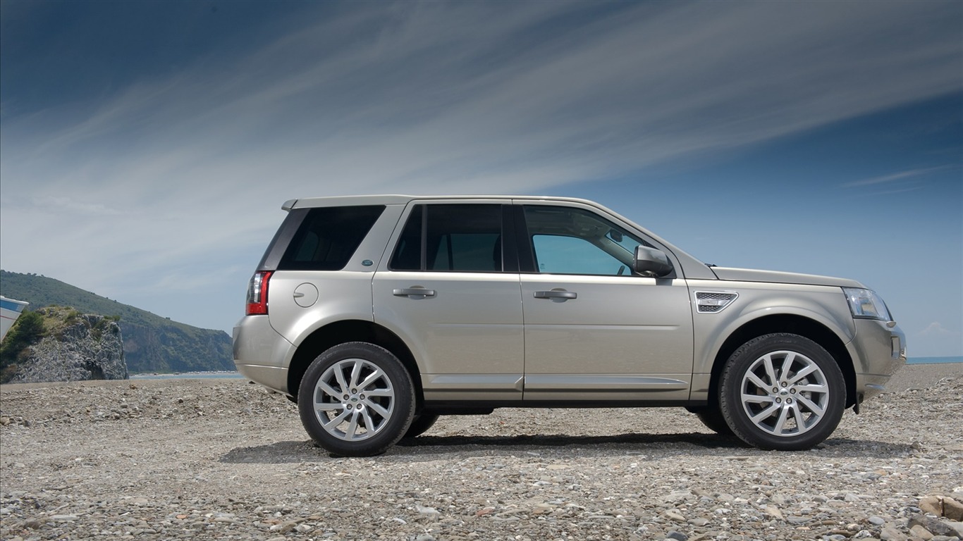 Land Rover wallpapers 2011 (1) #8 - 1366x768
