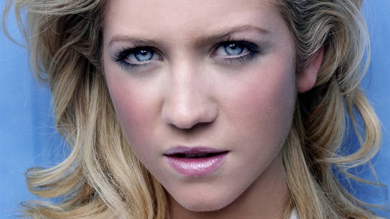 Brittany Snow schöne Tapete #13 - 1366x768