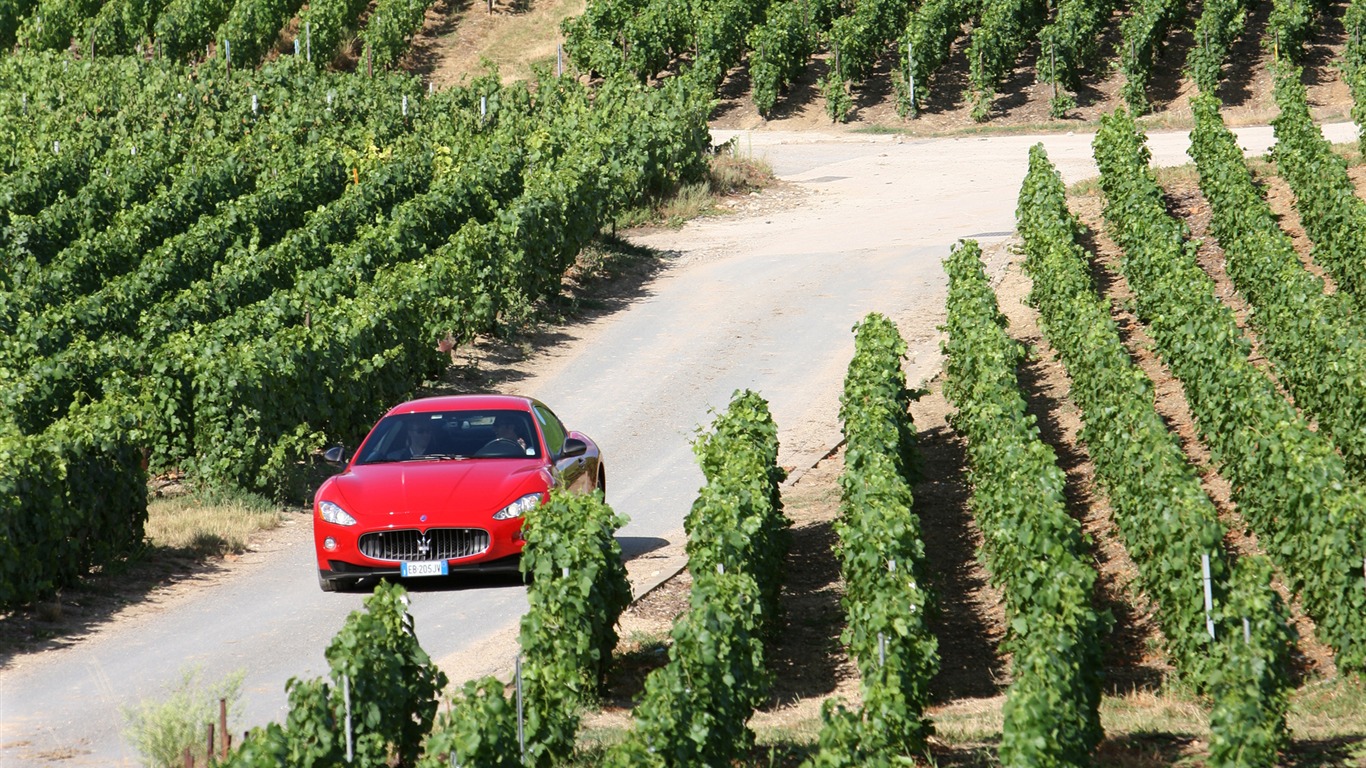 Maserati GranTurismo - 2010 HD обои #25 - 1366x768