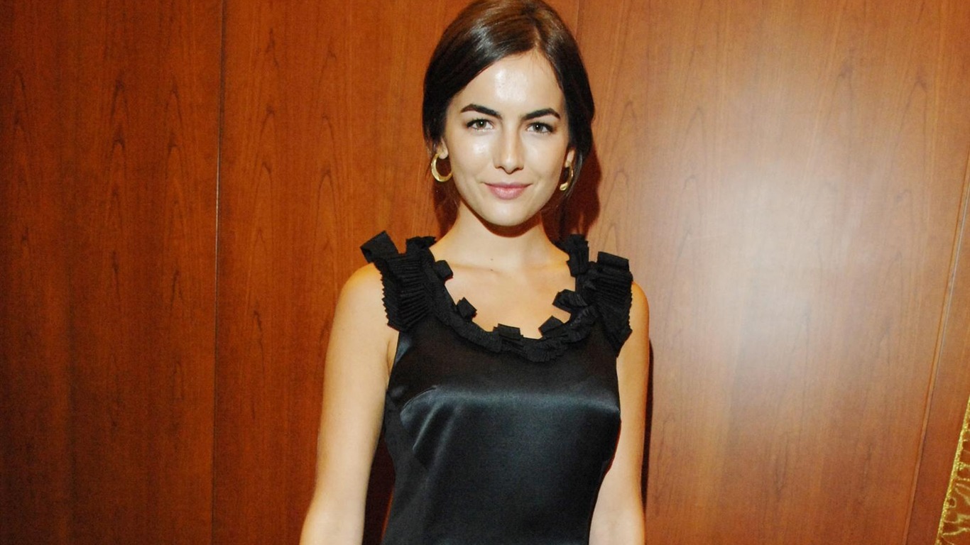 Camilla Belle beau fond d'écran #14 - 1366x768