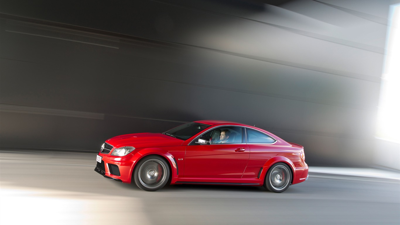 Mercedes-Benz C63 AMG Coupe Black Series - 2011 HD Wallpapers #2 - 1366x768