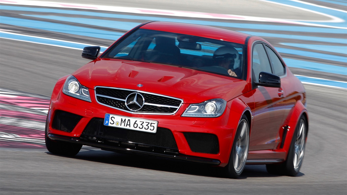 Mercedes-Benz C63 AMG Black Series Coupe - 2011 HD wallpapers #14 - 1366x768