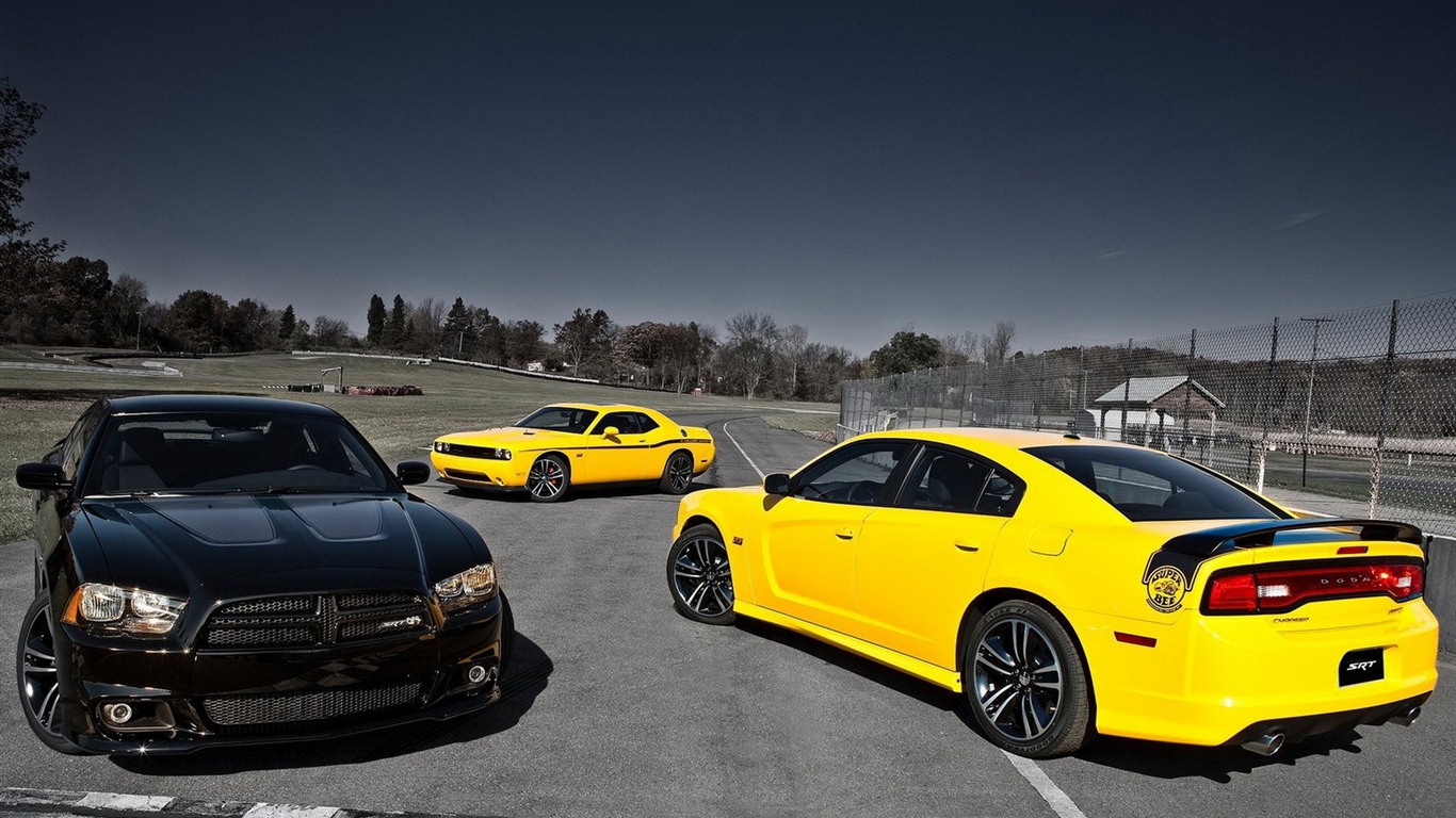Dodge Charger sports car HD wallpapers #3 - 1366x768