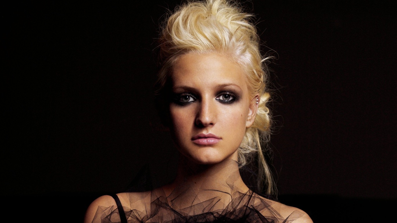 Ashlee Simpson hermoso fondo de pantalla #6 - 1366x768