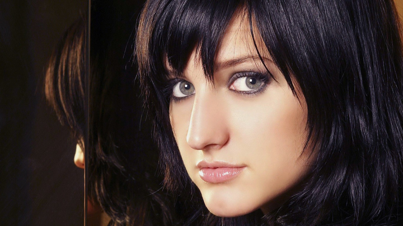 Ashlee Simpson hermoso fondo de pantalla #8 - 1366x768