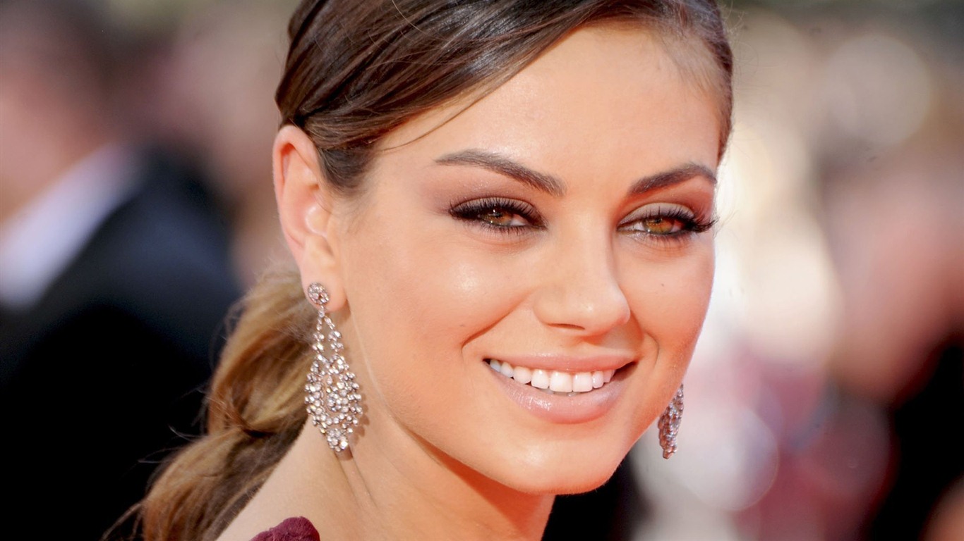 Mila Kunis beautiful wallpapers #5 - 1366x768