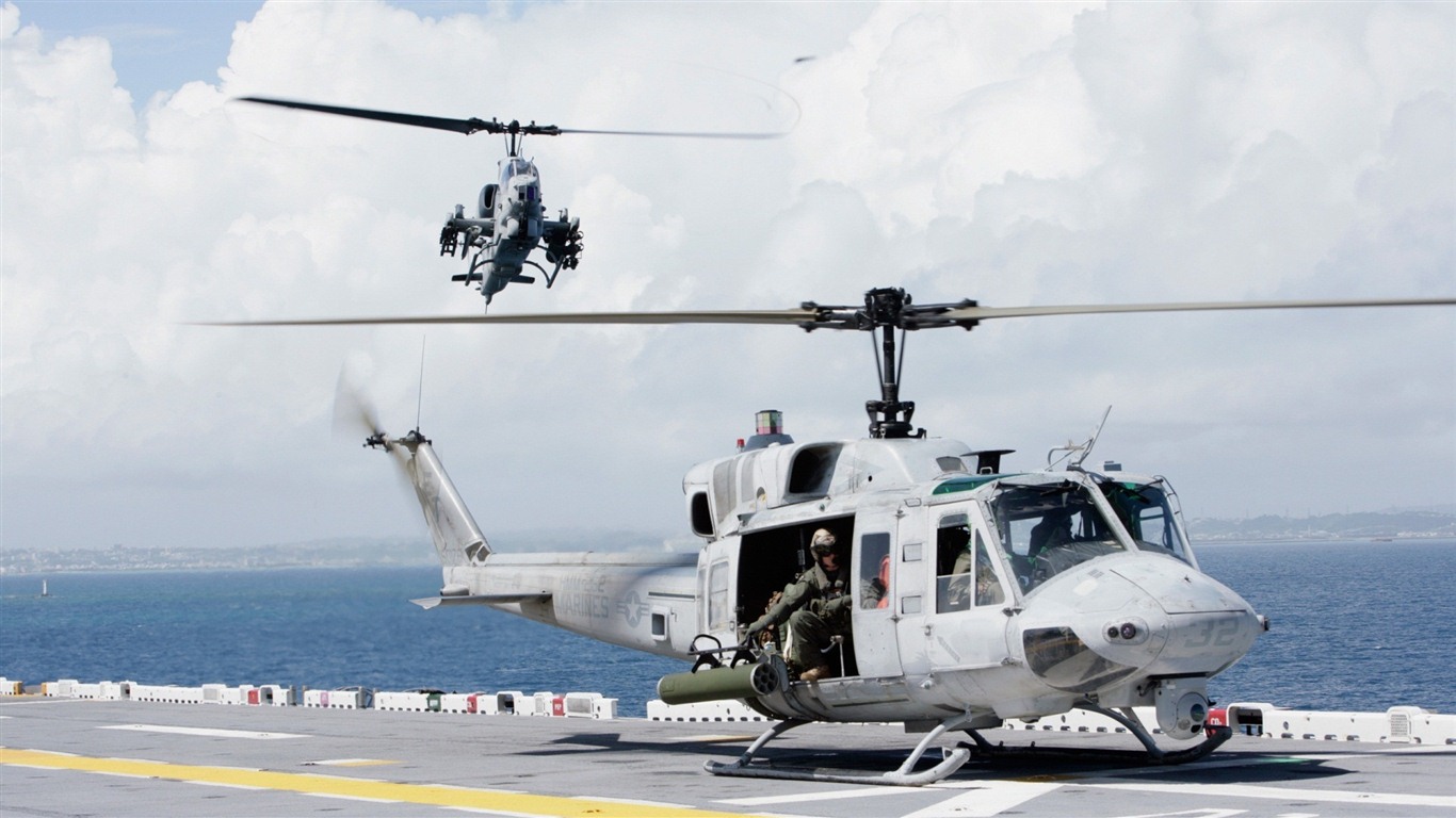 Военные вертолеты HD обои #16 - 1366x768