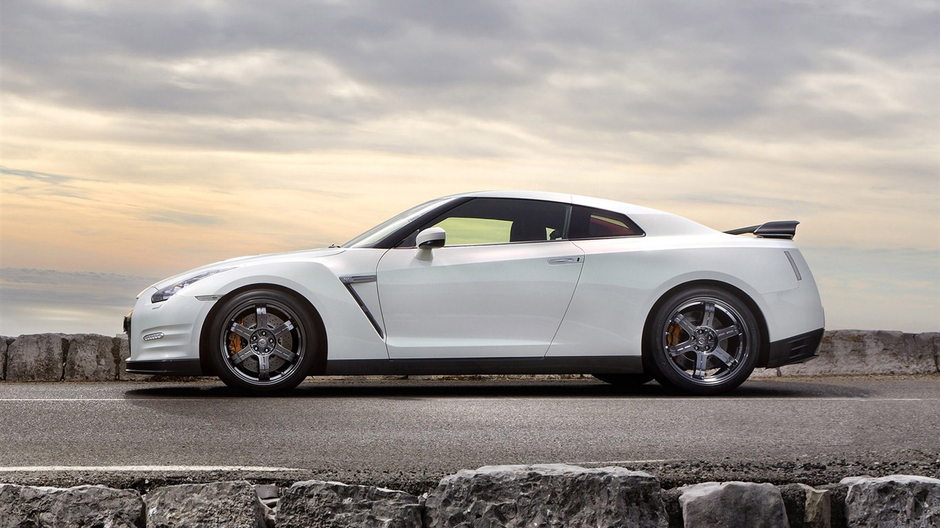 Nissan GT-R Egoist 2011 HD wallpapers #10 - 1366x768