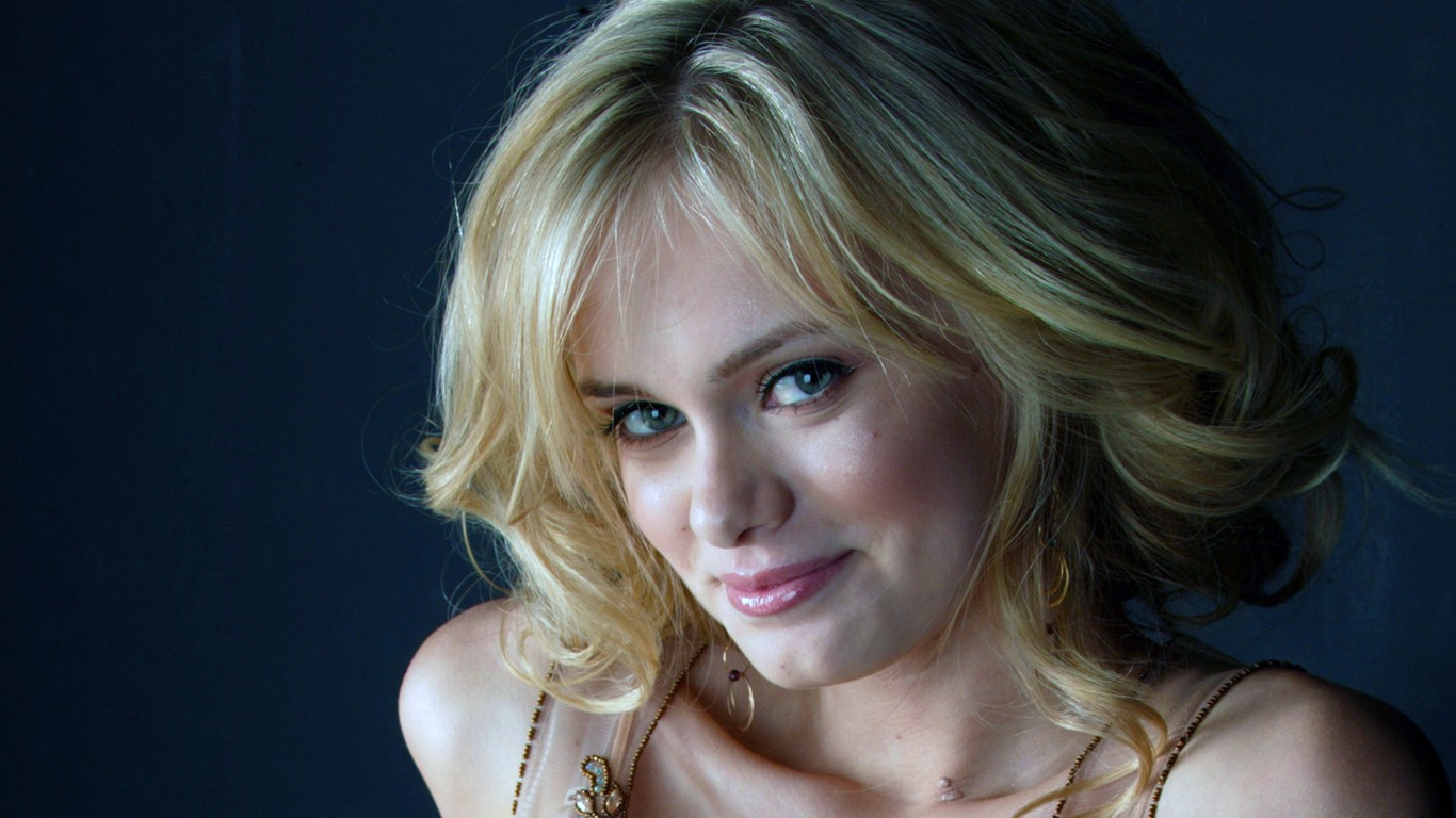 Sara Paxton schöne Hintergrundbilder #4 - 1366x768