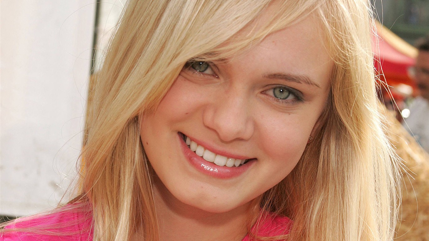 Sara Paxton schöne Hintergrundbilder #9 - 1366x768