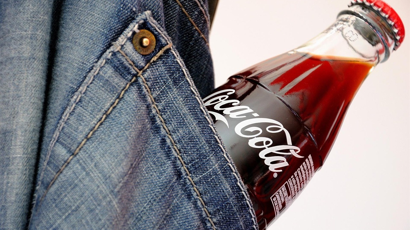 Coca-Cola красивыми обоями объявление #20 - 1366x768