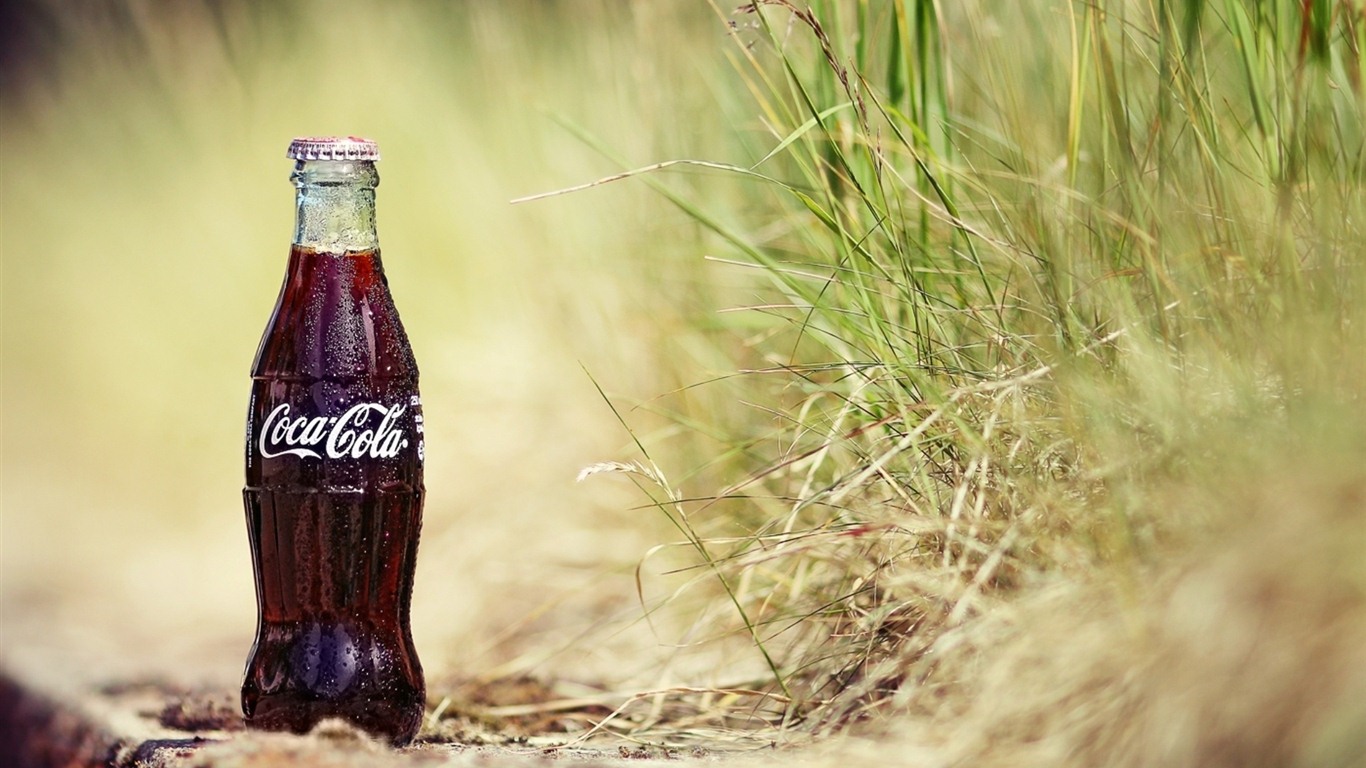 Coca-Cola красивыми обоями объявление #23 - 1366x768