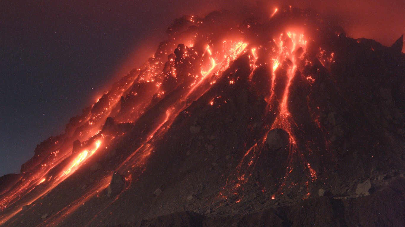 火山喷发的壮丽景观壁纸1 - 1366x768