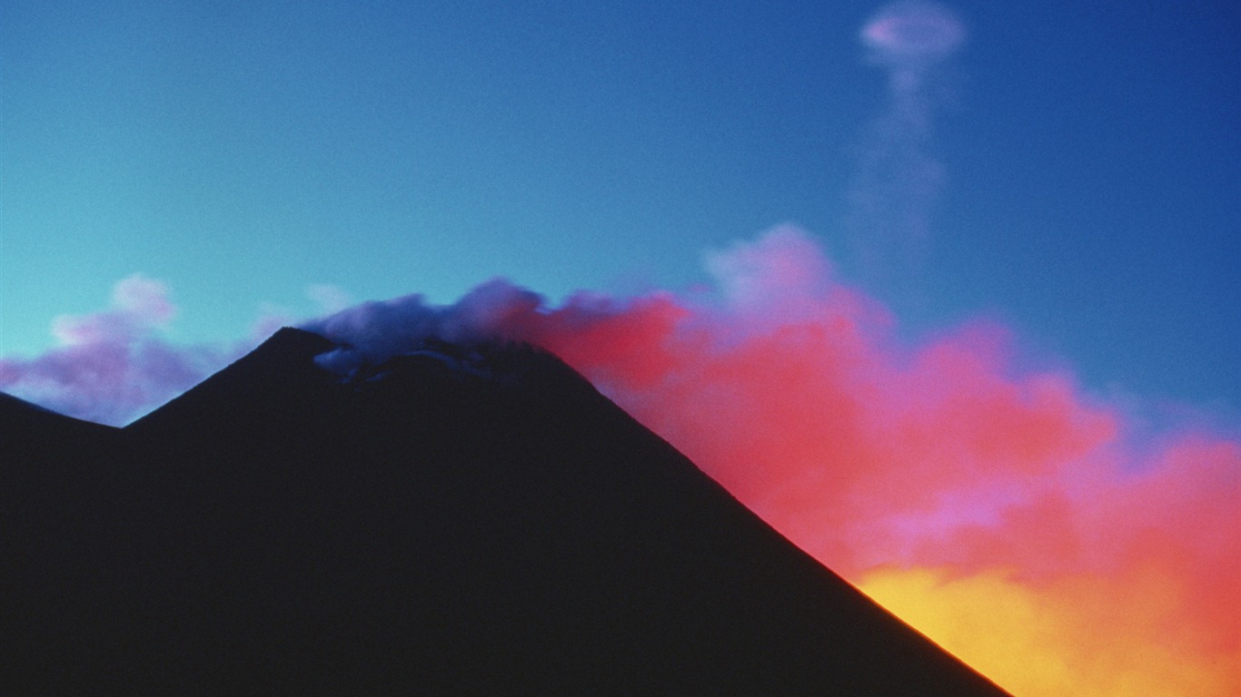 Vulkanausbruch von der herrlichen Landschaft Tapeten #14 - 1366x768