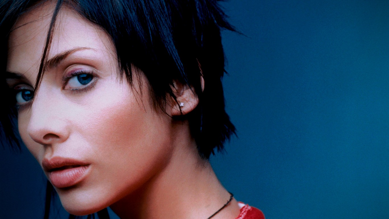 Natalie Imbruglia beautiful wallpapers #3 - 1366x768