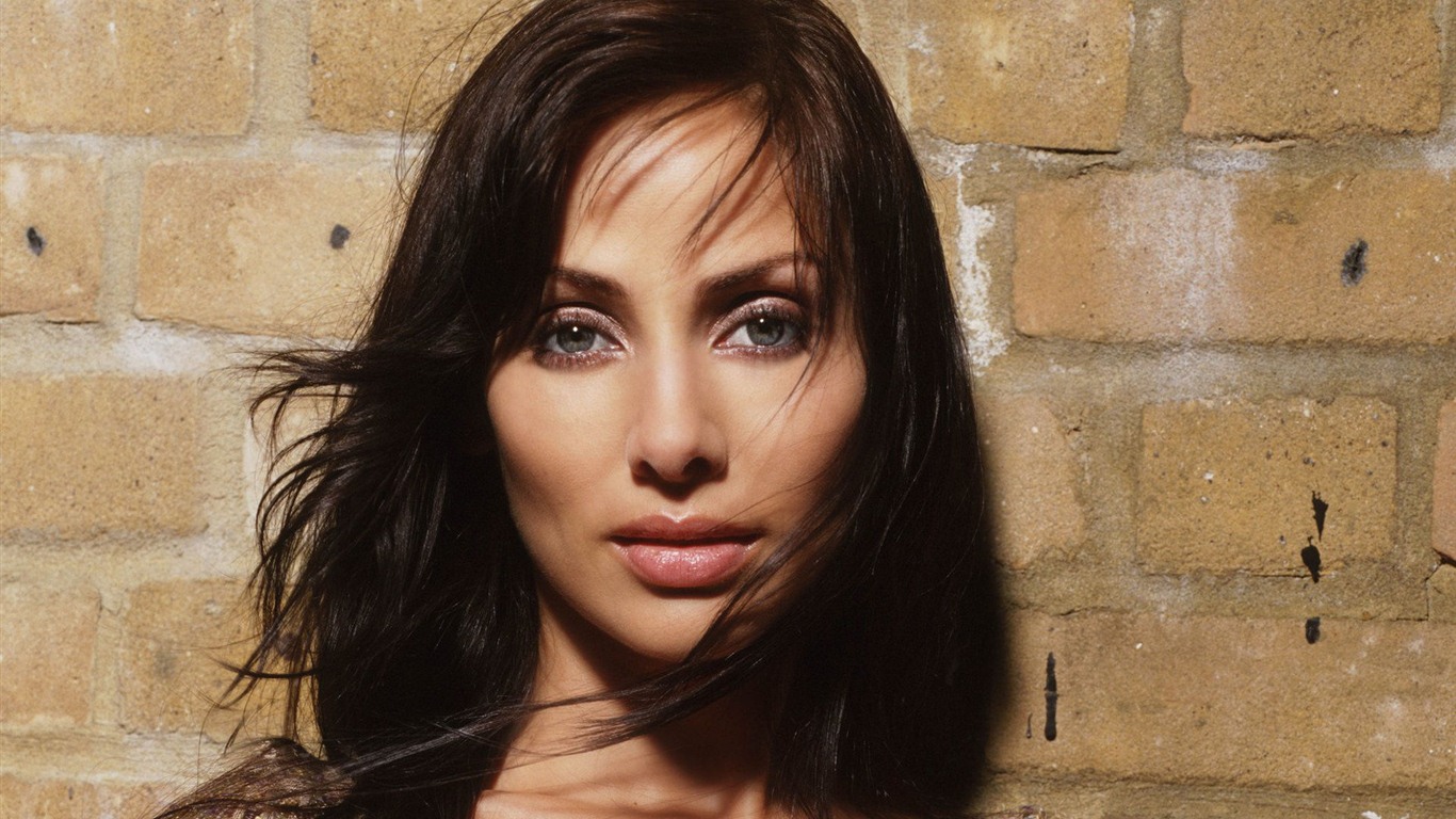 Natalie Imbruglia 娜塔莉·安博莉亚 美女壁纸20 - 1366x768