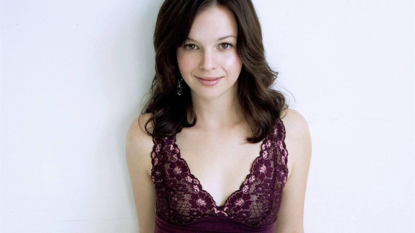 Amber Tamblyn 爱波·塔布琳 美女壁纸1 - 1366x768