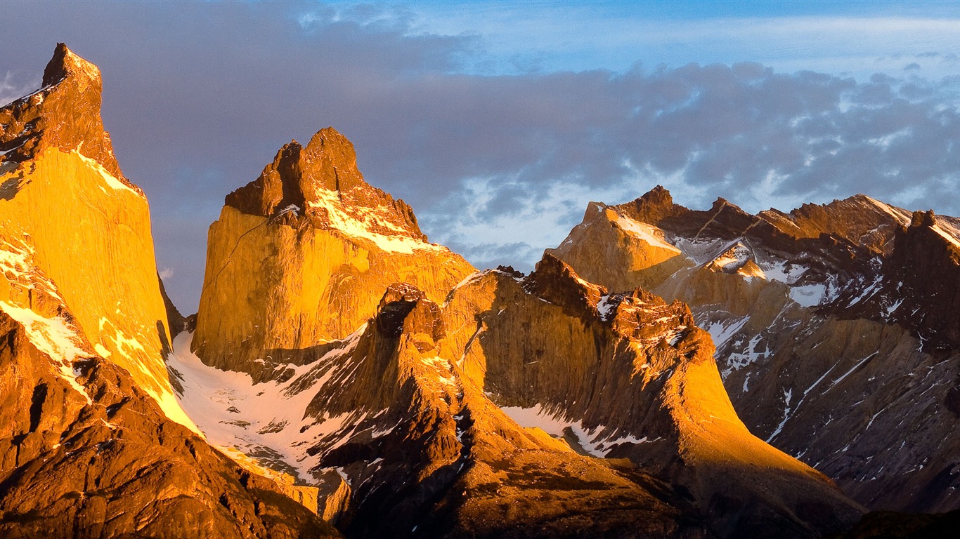 Windows 8 offiziellen Panorama Tapete, Wellen, Wälder, majestätische Berge #15 - 1366x768