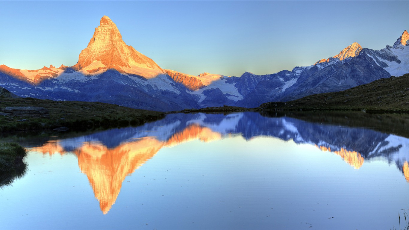 Windows 8 offiziellen Panorama Tapete, Wellen, Wälder, majestätische Berge #20 - 1366x768