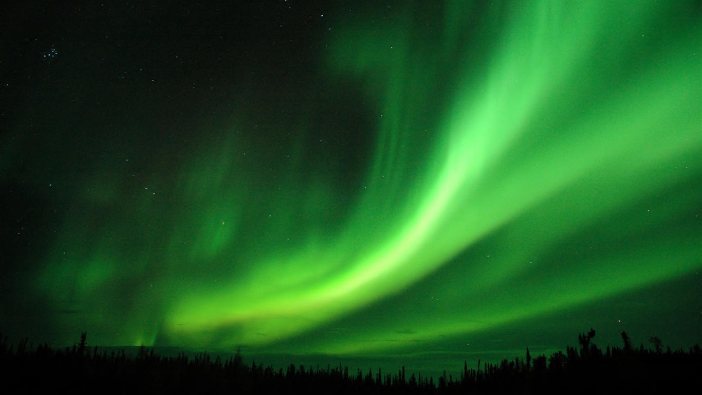 Natural wonders of the Northern Lights HD Wallpaper (1) #4 - 1366x768