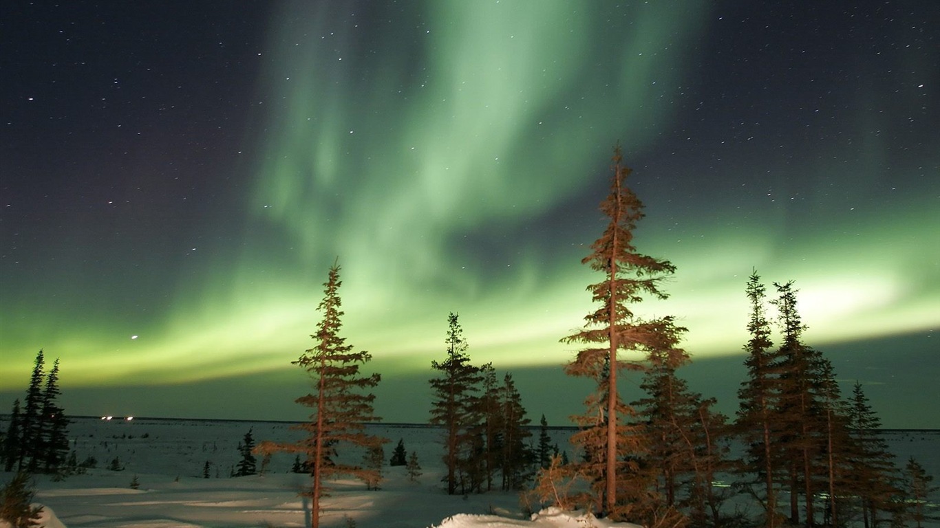 Natural wonders of the Northern Lights HD Wallpaper (2) #3 - 1366x768