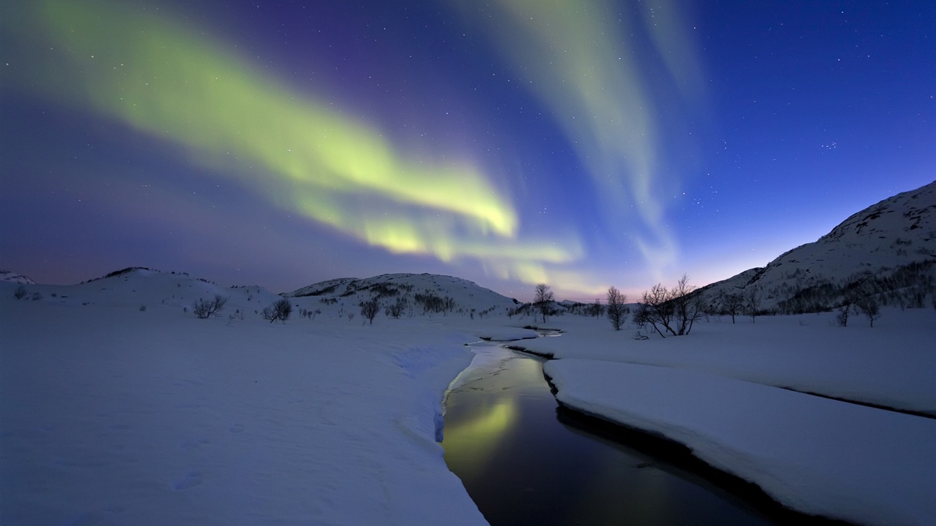 Natural wonders of the Northern Lights HD Wallpaper (2) #19 - 1366x768