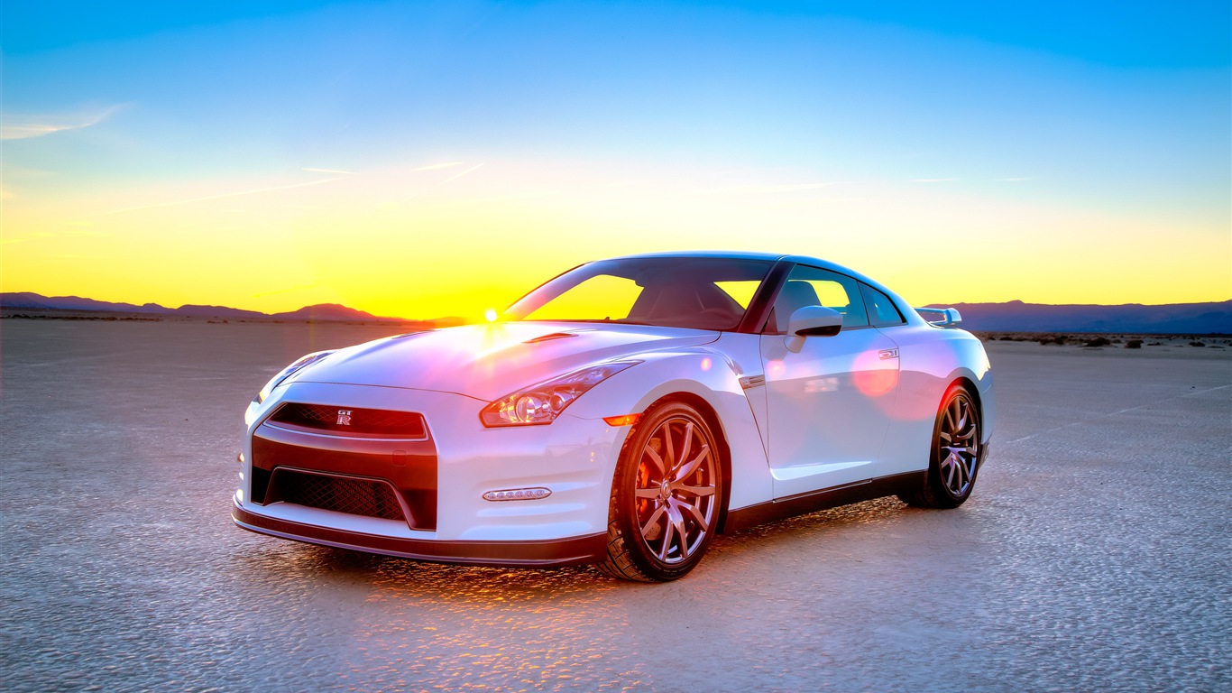 2013 Nissan GT-R R35 version USA fonds d'écran HD #1 - 1366x768