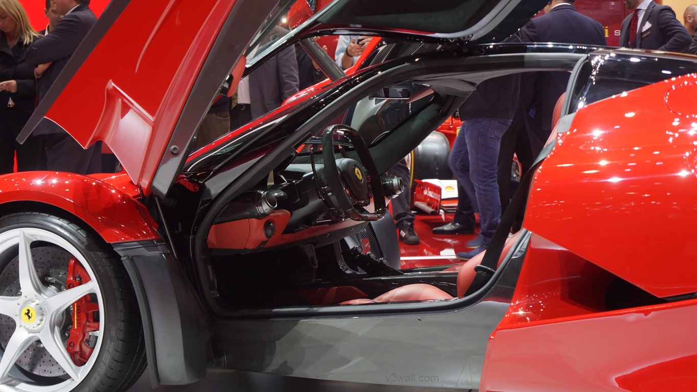 2013 Ferrari rouge LaFerrari supercar HD fonds d'écran #18 - 1366x768