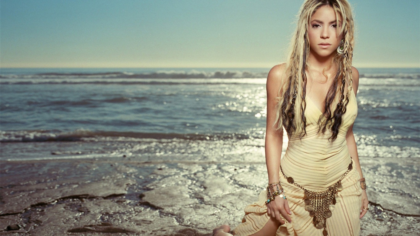 Shakira HD Wallpaper #24 - 1366x768