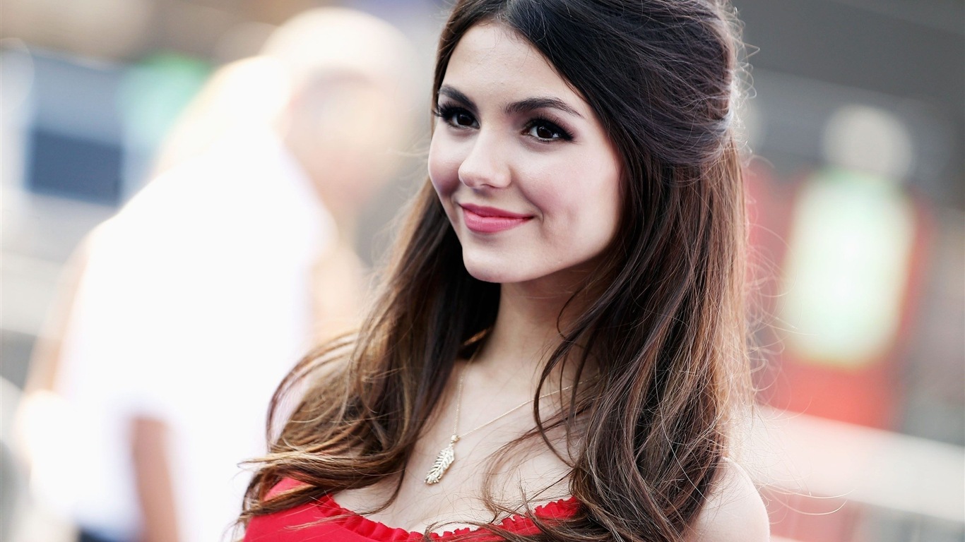 Victoria Justice hermosos fondos de pantalla #1 - 1366x768