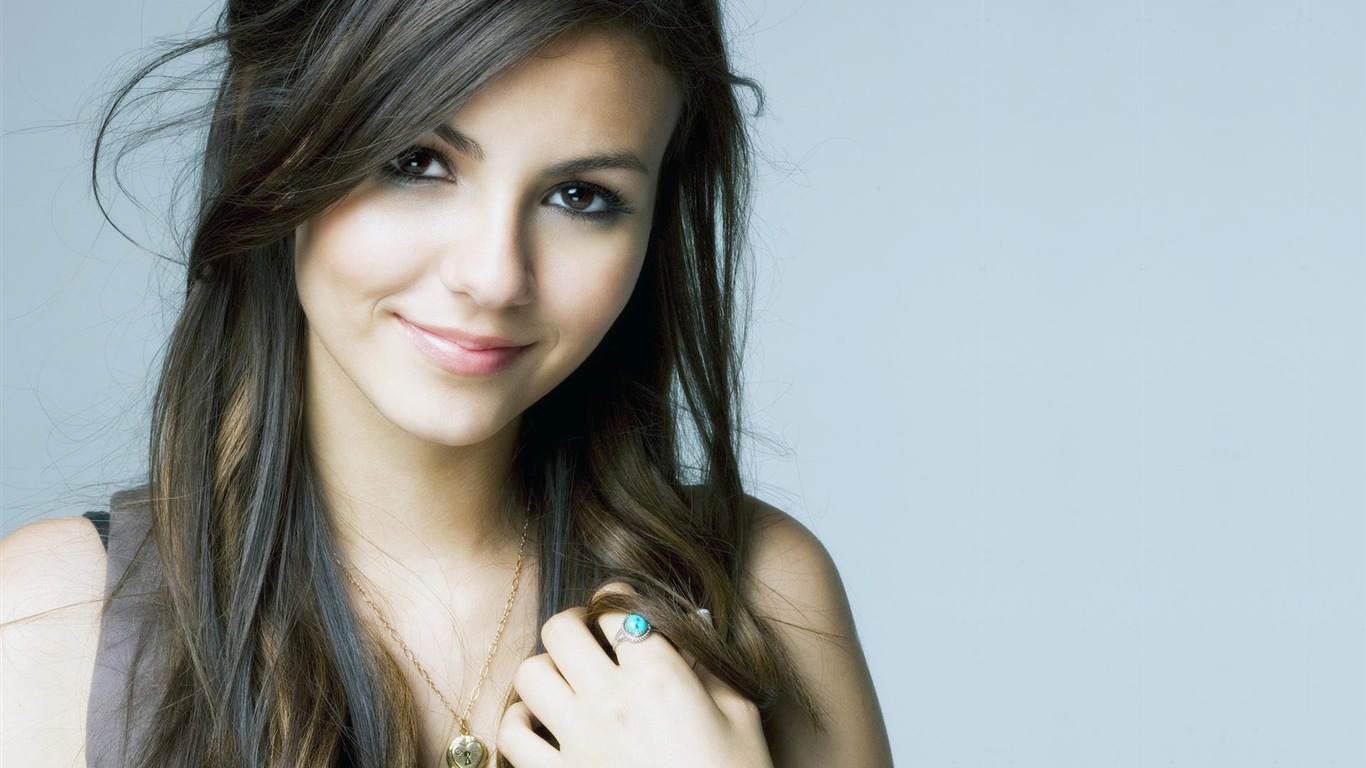 Victoria Justice 维多利亚·嘉丝蒂 美女壁纸6 - 1366x768