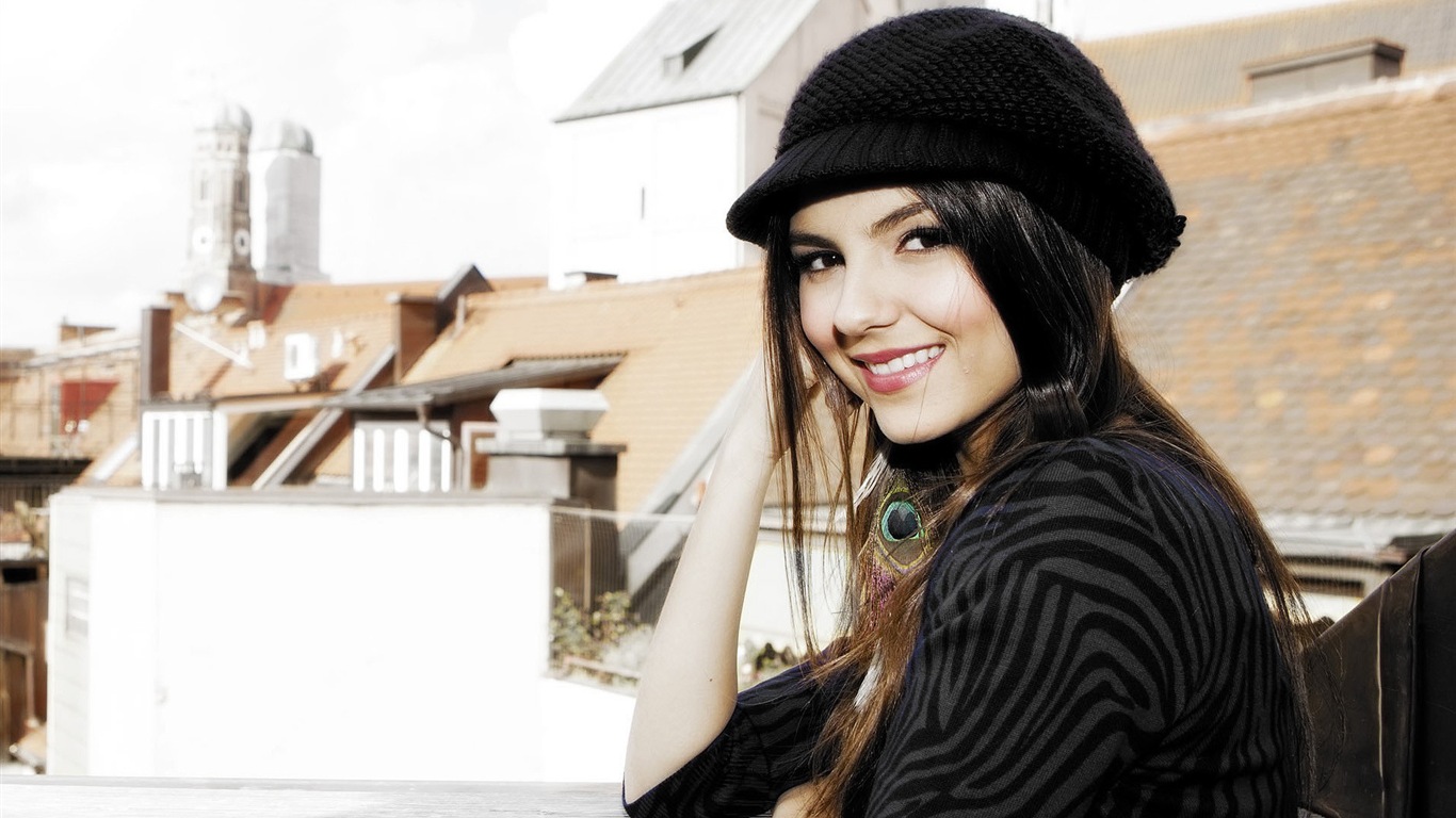 Victoria Justice krásné Tapety na plochu #12 - 1366x768