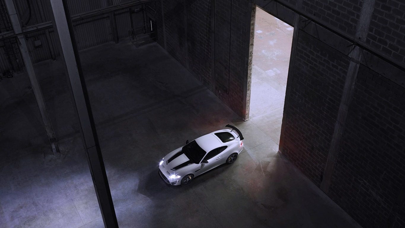 2014 Jaguar XKR-S GT 捷豹XKR-S GT跑车高清壁纸6 - 1366x768